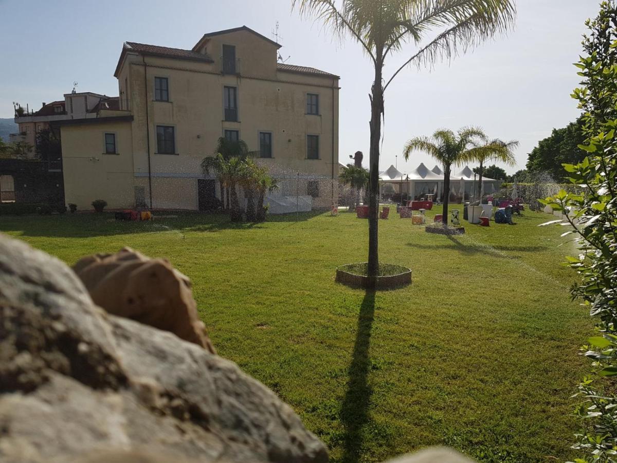 I Giardini Del Novecento Hotel ลาเมเซ แตร์เม ภายนอก รูปภาพ