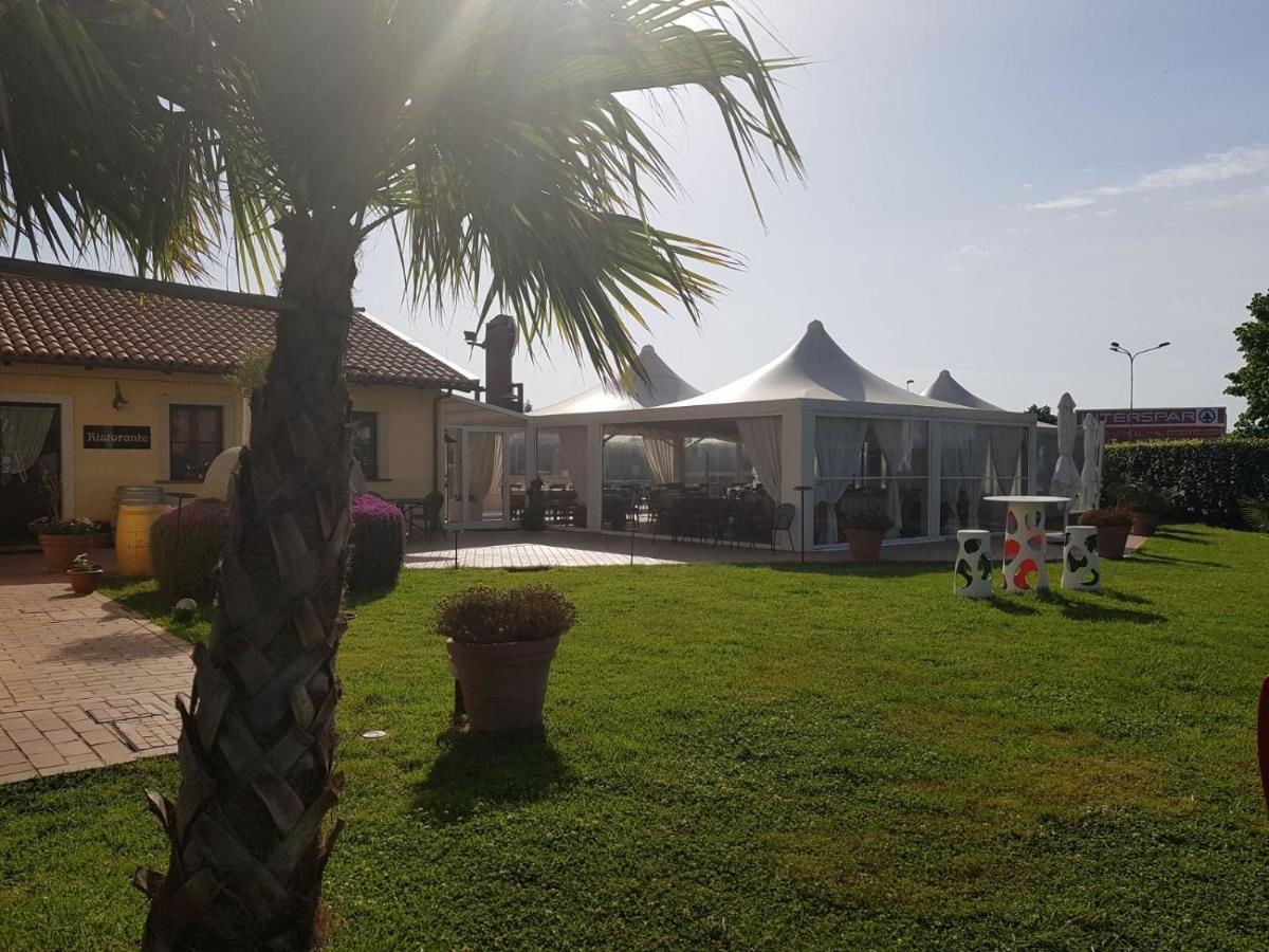 I Giardini Del Novecento Hotel ลาเมเซ แตร์เม ภายนอก รูปภาพ